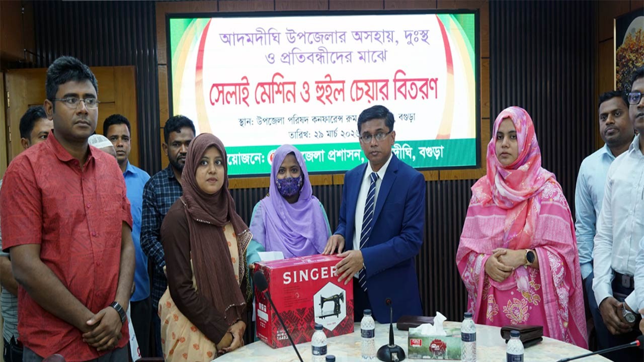 বগুড়ার আদমদীঘিতে বিভিন্ন দপ্তর পরিদর্শনে জেলা প্রশাসক