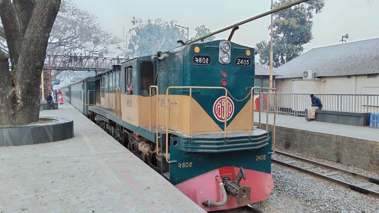 উত্তরাঞ্চলে চলাচলকারী ট্রেনগুলোতে যাত্রীদের ভোগান্তি ক্রমেই বাড়ছে