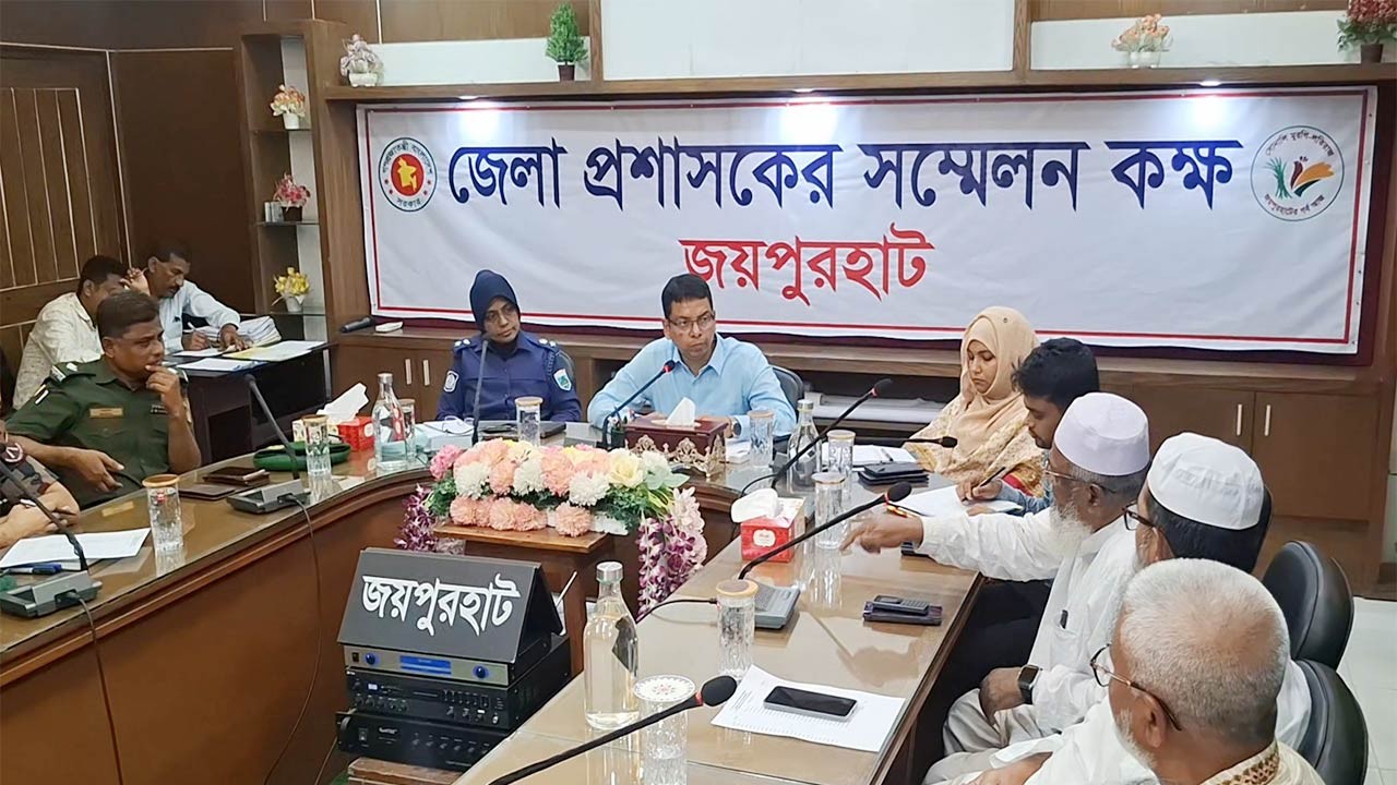 জয়পুরহাটে ড্রাইভিং লাইসেন্স ও কাগজপত্র ছাড়া যানবাহনে তেল না দেওয়ার সিদ্ধান্ত