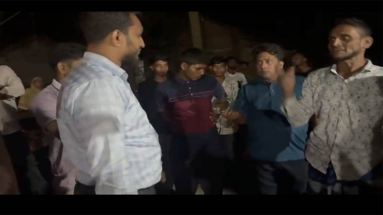 চাঁপাইনবাবগঞ্জে পদ্মার তীর থেকে অবৈধভাবে বালু উত্তোলন ৬০ হাজার টাকা অর্থদন্ড