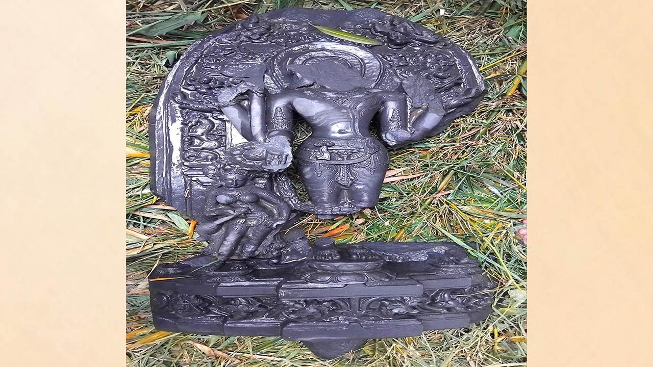 পাবনার চাটমোহরে কষ্টিপাথরের প্রাচীন মূর্তি উদ্ধার