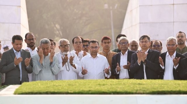 জিয়াউর রহমান ও খালেদা জিয়ার সমাধিতে শ্রদ্ধা প্রধানমন্ত্রীর