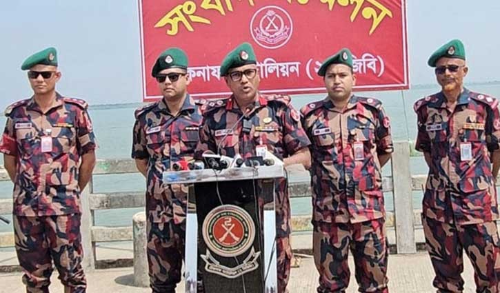 টেকনাফ সীমান্তে জ্বালানি তেল পাচাররোধে বিজিবির নজরদারি জোরদার