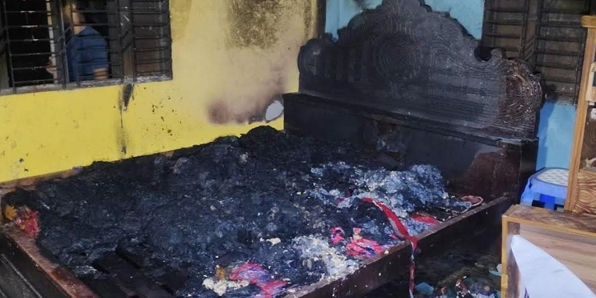 বাগেরহাটে দুপক্ষের সংঘর্ষে যুবক নিহত, ৩০ বাড়িঘরে আগুন