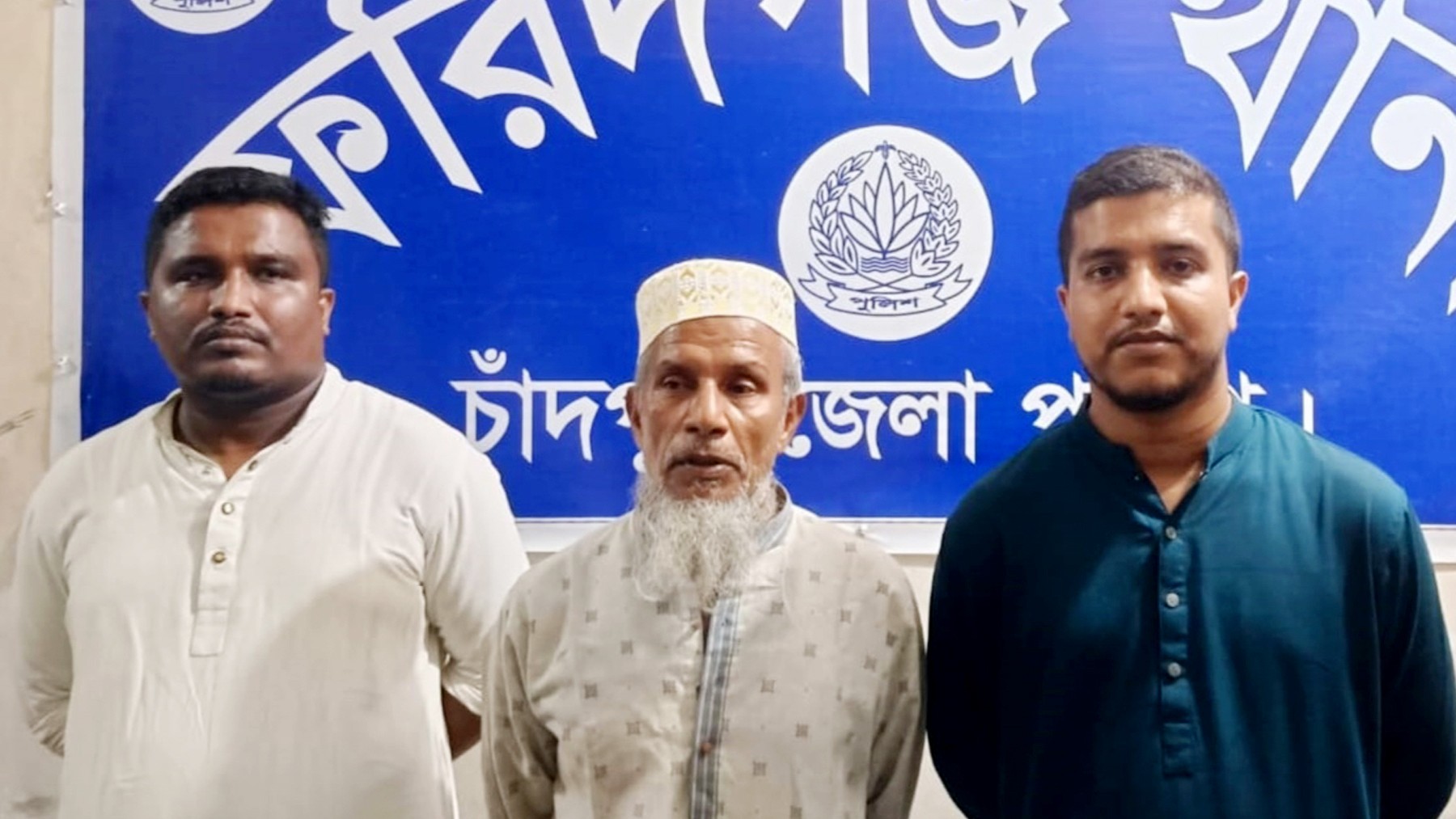 ফরিদগঞ্জে ঘুষিতে অটোরিকশাচালকের মৃত্যুর ঘটনায় গ্রেপ্তার ৩