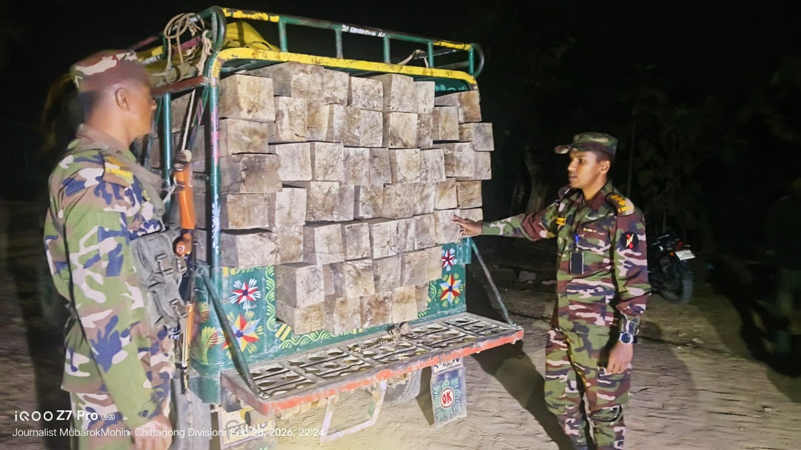 দীঘিনালায় সেনা অভিযানে ৬ লক্ষাধিক টাকার অবৈধ কাঠ জব্দ