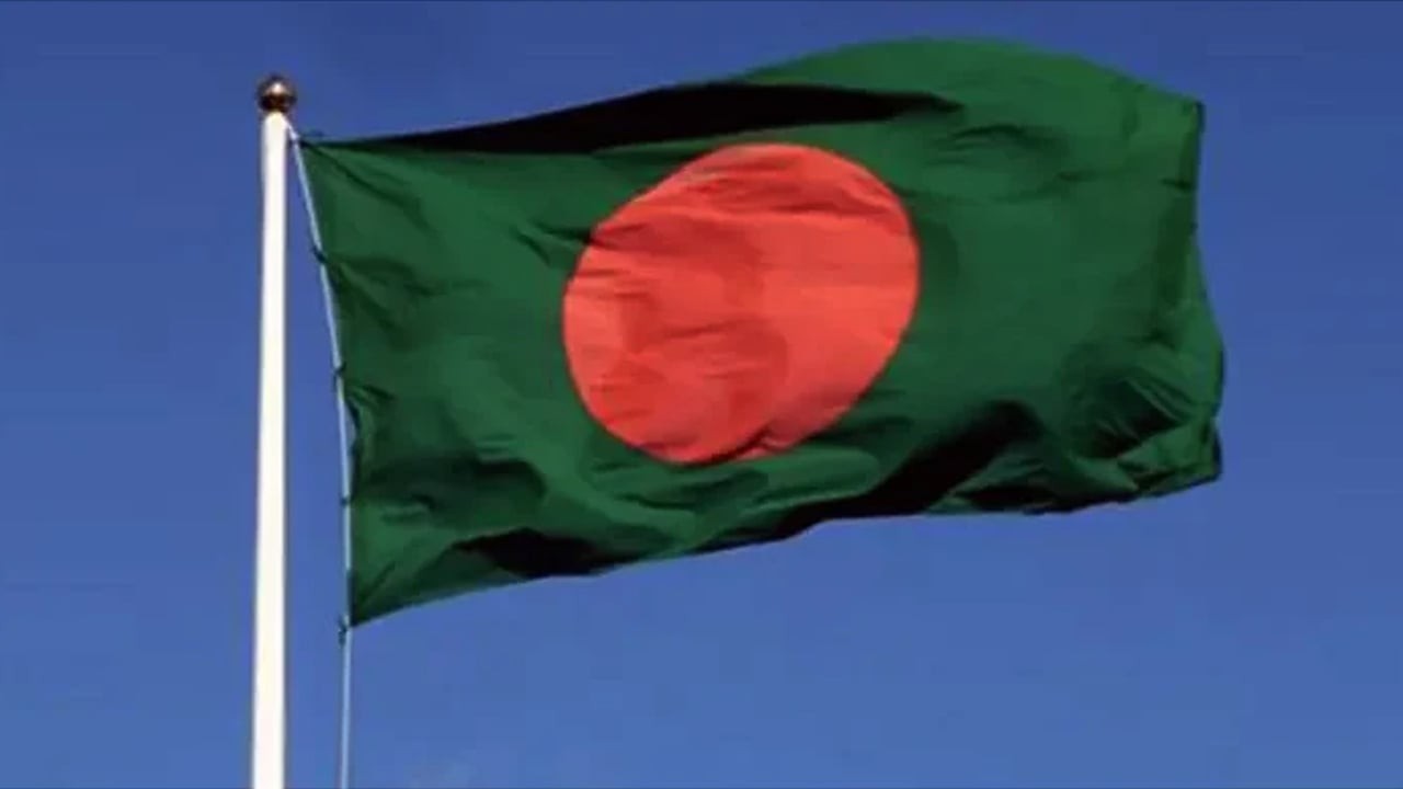 জাতীয় পতাকা বিধি যথাযথভাবে পালনের নির্দেশ