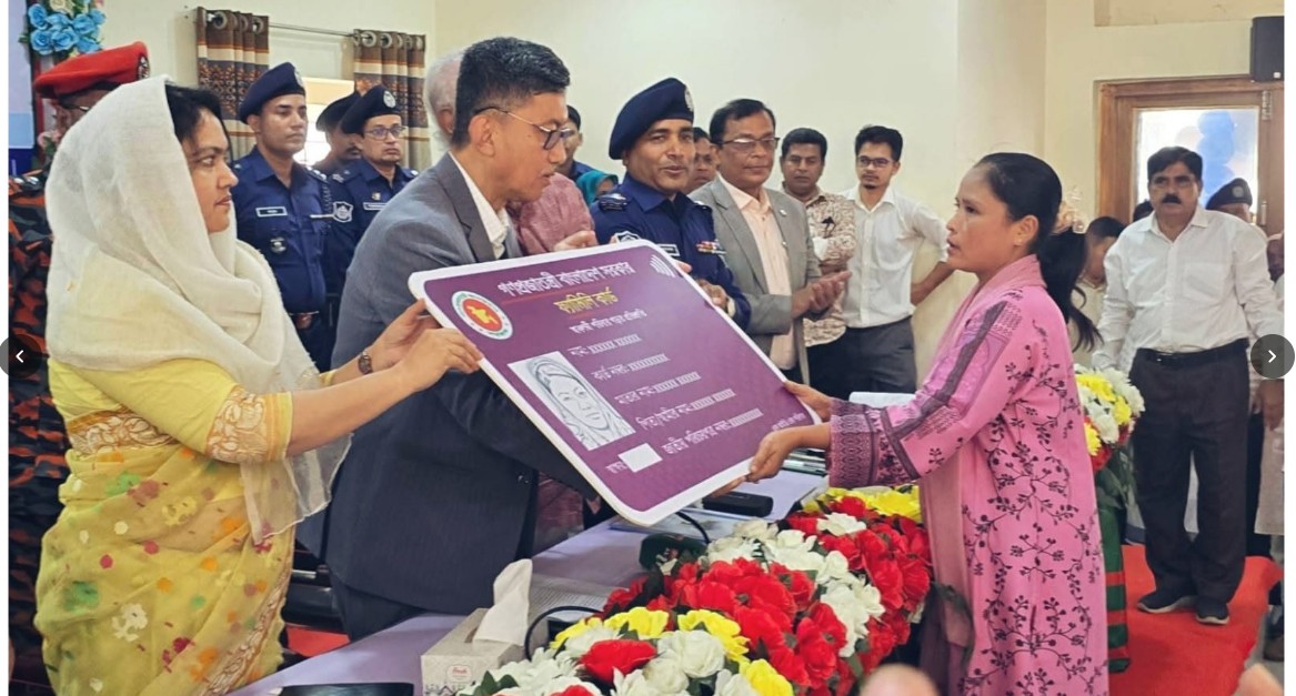 সমন্বিত উন্নয়নের লক্ষ্যে পাহাড়ি বাঙ্গালীদের মাঝে ফ্যামিলি কার্ড বিতরণ : পার্বত্যমন্ত্রী