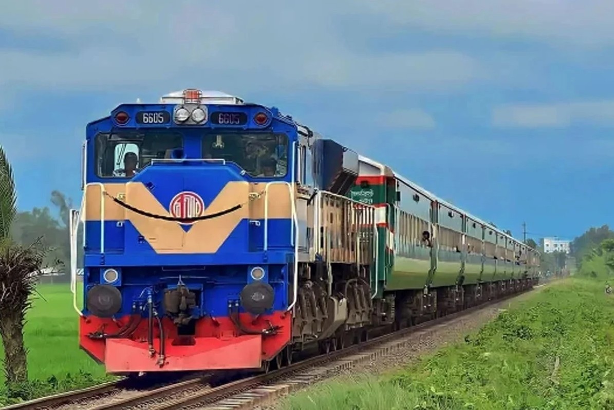 গাজীপুরে ট্রেনের ধাক্কায় মোটরসাইকেলের ২ আরোহী নিহত