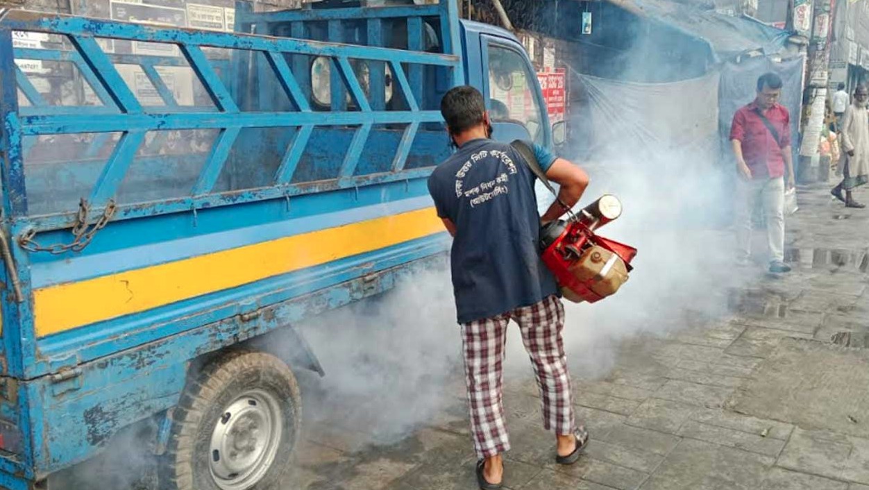 মশা নিয়ন্ত্রণে ডিএনসিসির দিনে ৩ বার ওষুধ, থাকবে কুইক রেসপন্স টিম