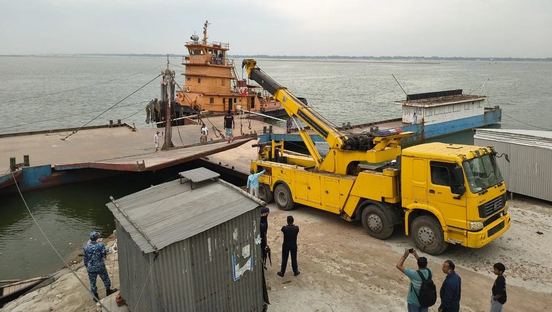 দৌলতদিয়ায় বাস দুর্ঘটনা: শেষবারের উদ্ধার অভিযান শুরু