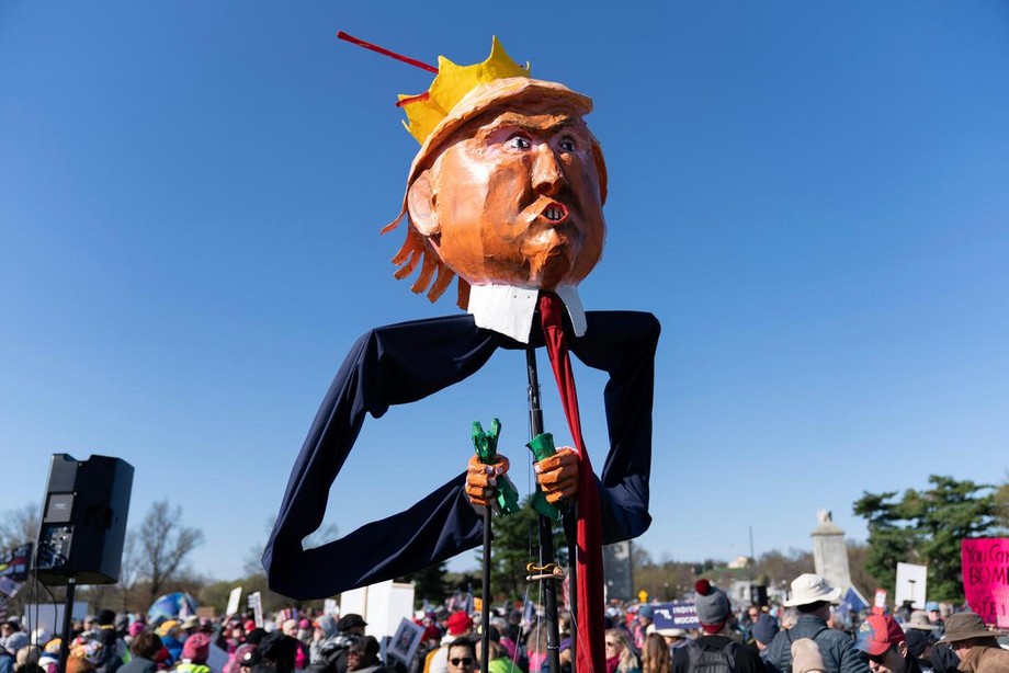 ট্রাম্পের বিরুদ্ধে বিক্ষোভে উত্তাল যুক্তরাষ্ট্র