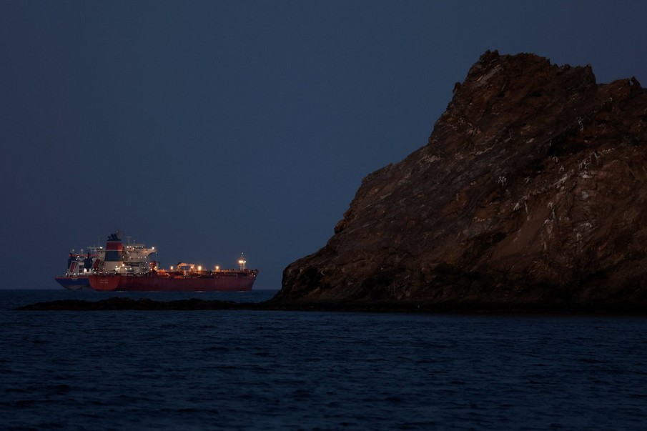 হরমুজ প্রণালিতে মাইন বসালে ইরান নজিরবিহীন পরিণতি ভোগ করবে : ট্রাম্প