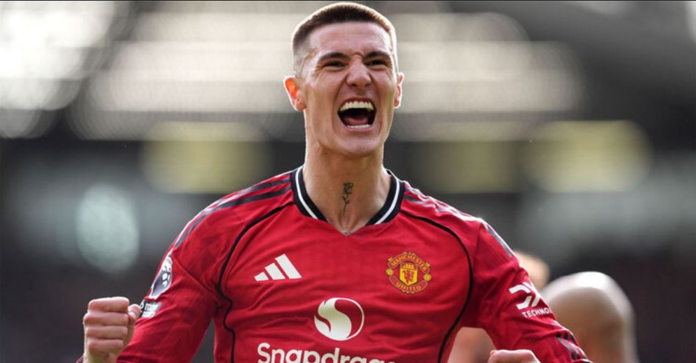 লিগে তিনে উঠে এলো ম্যানইউ