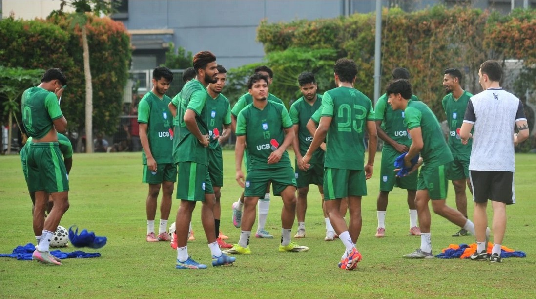 সিঙ্গাপুর ম্যাচে নির্ভুল ফুটবল চায় বাংলাদেশ