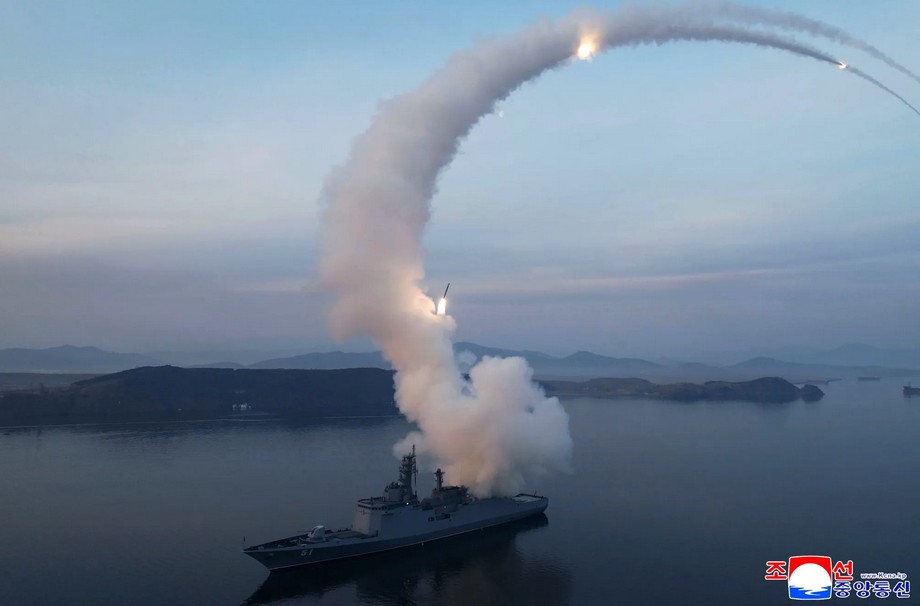 ১০টিরও বেশি ব্যালিস্টিক ক্ষেপণাস্ত্র ছুড়ল উত্তর কোরিয়া