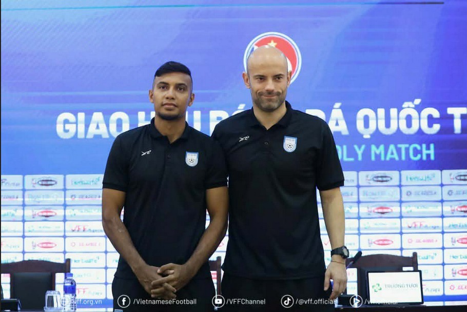 হামজা কে নিয়ে সতর্ক ক্যাবরেরা