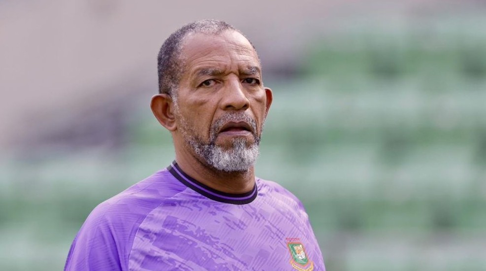 পাকিস্তানের বিপক্ষে সিরিজে ভালো উইকেট চান সিমন্স