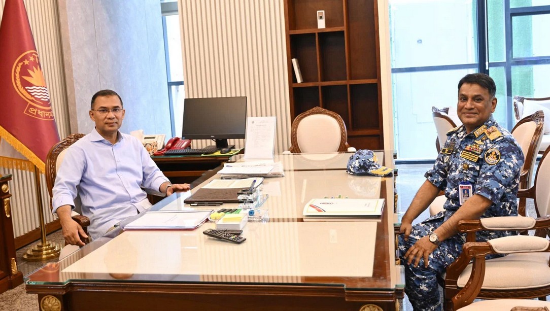 প্রধানমন্ত্রীর সঙ্গে কোস্ট গার্ডের মহাপরিচালকের সৌজন্য সাক্ষাৎ