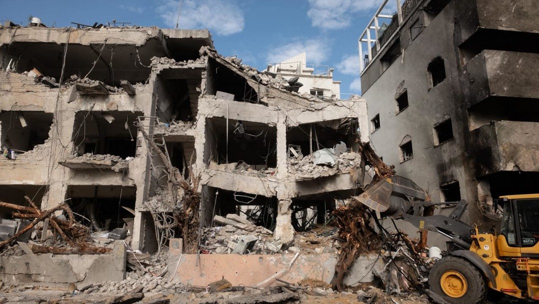 ইরানের হামলায় ইসরায়েলে ৪০টিরও বেশি ভবন ধ্বংস