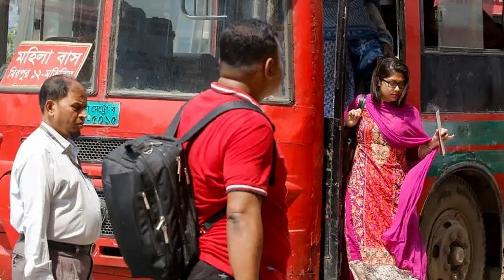 রাজধানীতে নারীদের জন্য আলাদা বাস সার্ভিস চালুর নির্দেশ প্রধানমন্ত্রীর