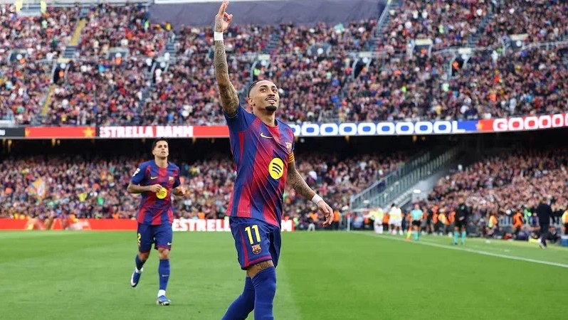 রাফিনিয়ার হ্যাটট্রিকে বড় জয়, শীর্ষস্থান আরও মজবুত বার্সেলোনার