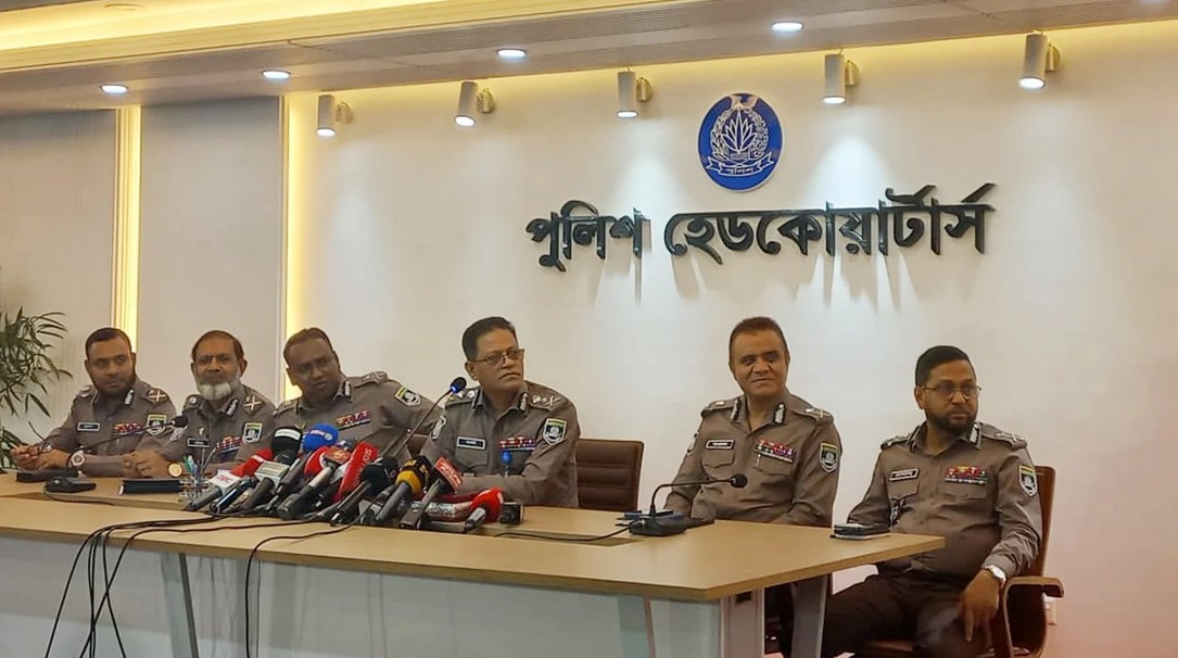 প্রেস ব্রিফিংয়ে ভারতে গ্রেপ্তার হওয়া হাদি হত্যার আসামিদের নিয়ে যা জানালেন আইজিপি