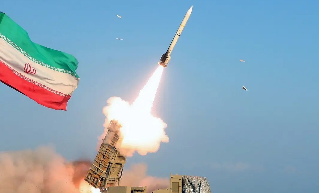 কাতারে দফায় দফায় হামলা চালাচ্ছে ইরান