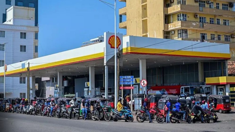 জ্বালানি সংকট মোকাবিলায় যে ঘোষণা দিল শ্রীলঙ্কা