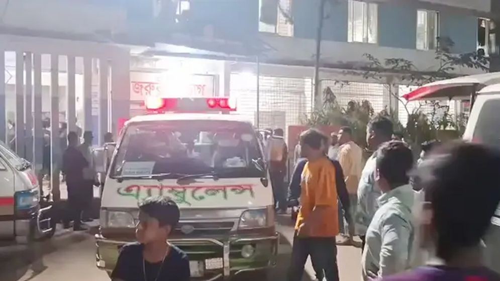 চট্টগ্রামে বাস খাদে পড়ে নিহত ৩