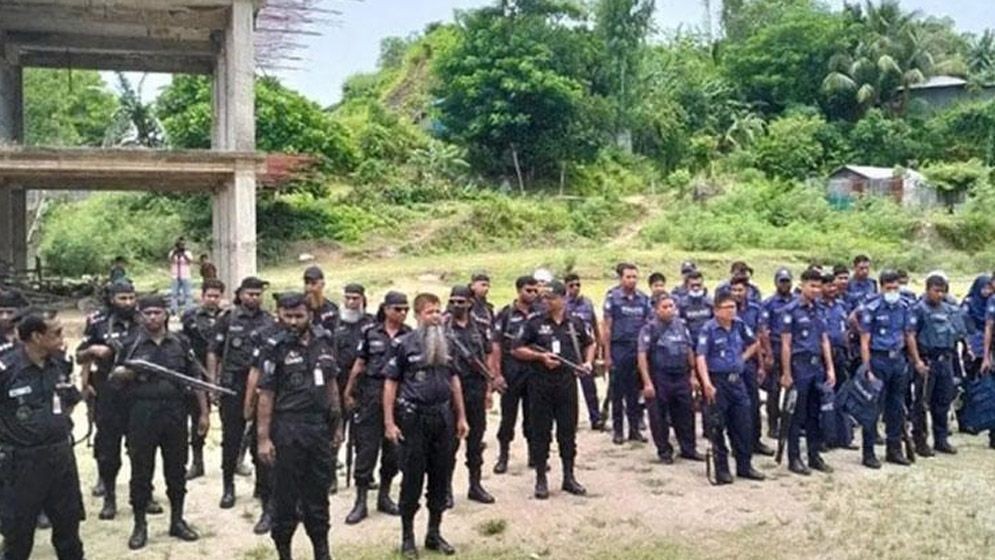 সীতাকুণ্ডের জঙ্গল সলিমপুরে যৌথ বাহিনীর অভিযান