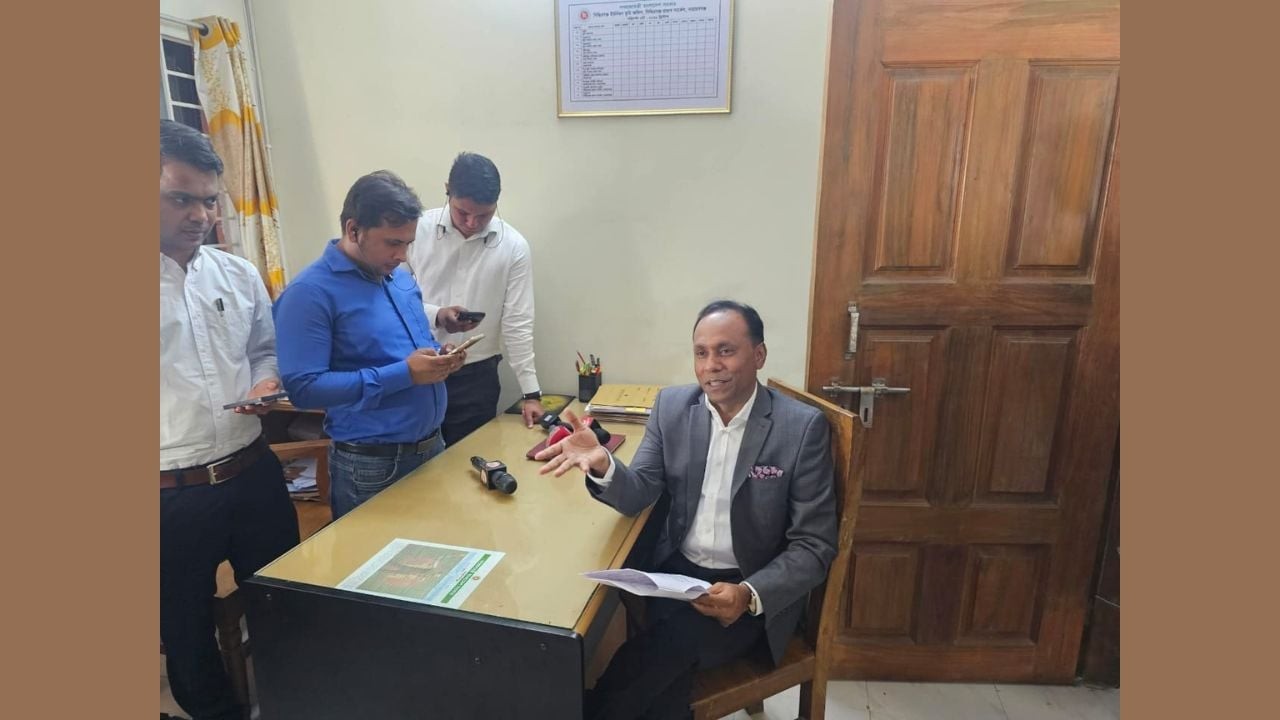 নারায়ণগঞ্জ সিদ্ধিরগঞ্জ ভূমি অফিসে প্রতিমন্ত্রীর ঝটিকা সফর, অনুপস্থিত কর্মকর্তারা