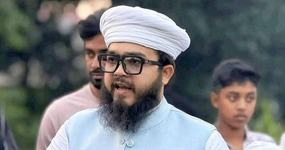 সংসদে নামাজ আদায়ের সময় জুতা হারিয়েছেন এমপি হানজালা