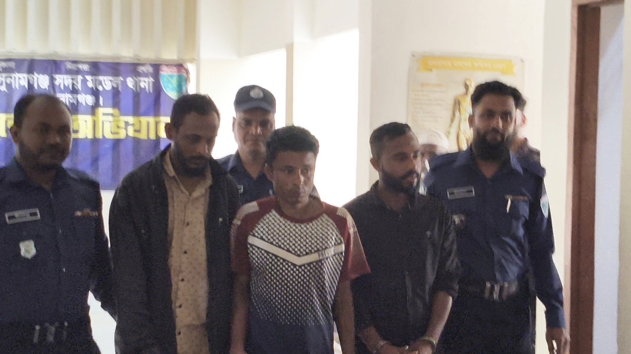 সুনামগঞ্জে দিনদুপুরে সিএনজিতে বন্ধুর প্রেমিকাকে ধর্ষণ, সহায়তাকারীসহ গ্রেপ্তার ৩