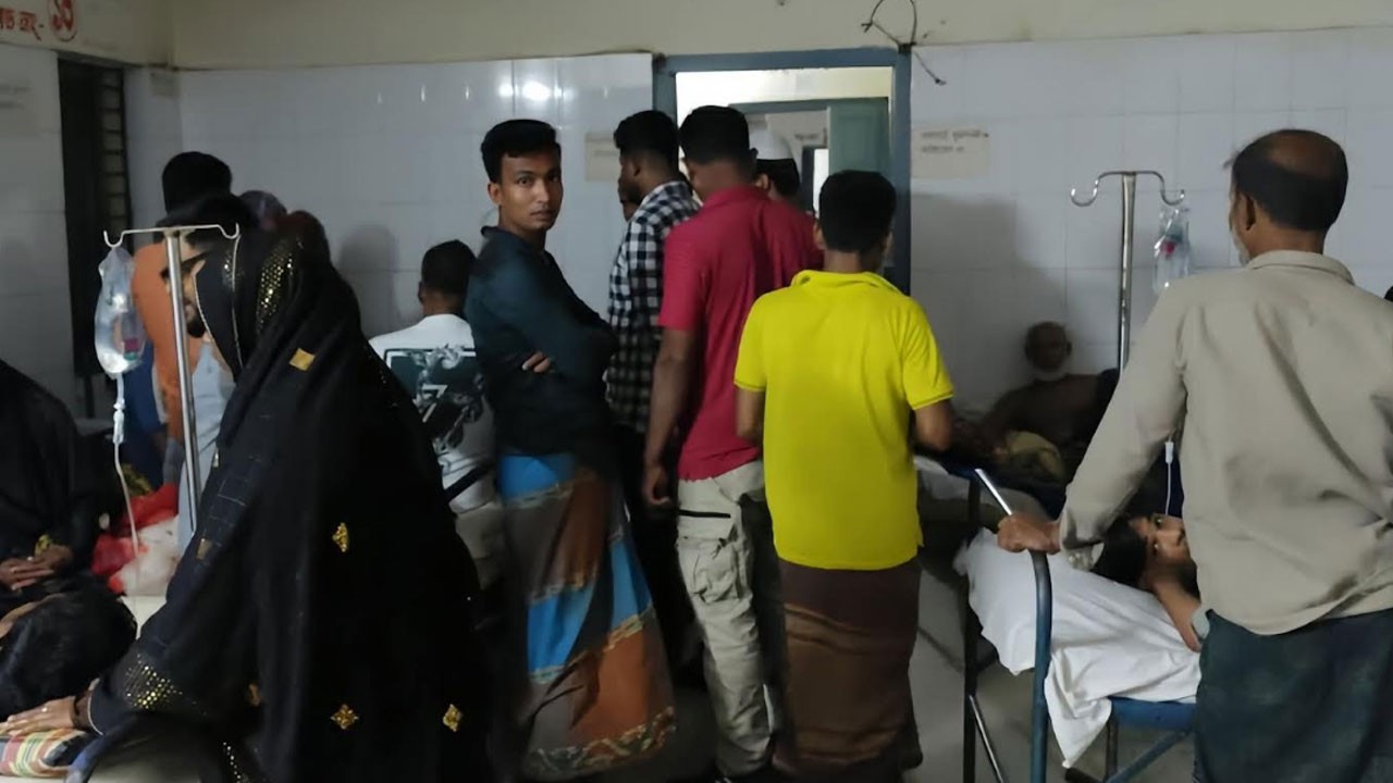 চুয়াডাঙ্গায় কবরস্থানের গেট নির্মাণ নিয়ে দুই পক্ষের সংঘর্ষ, নারীসহ আহত ৬