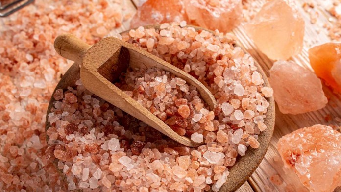 উপকারি পিঙ্ক সল্ট বেশি খেলে যেসব ক্ষতি