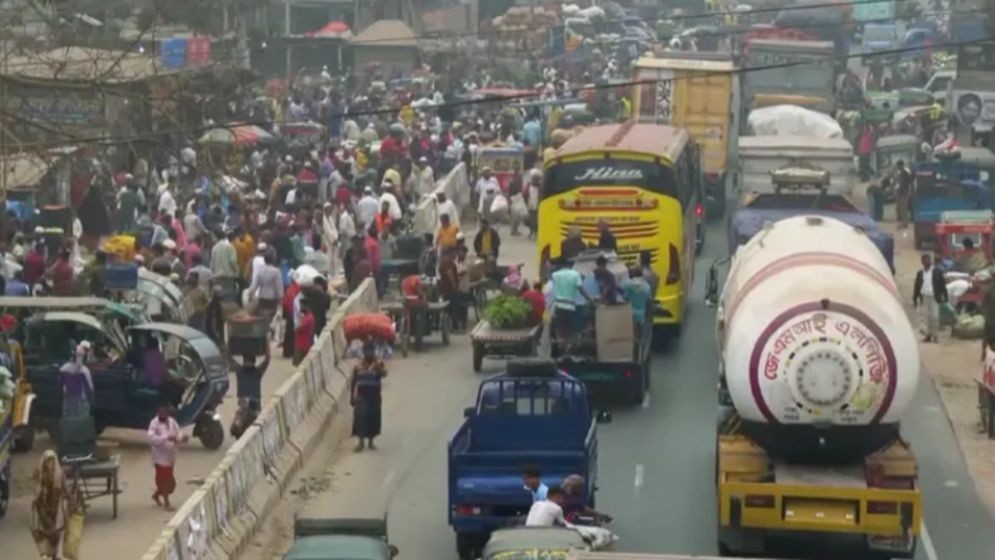 ঈদ যাত্রায় ঢাকা-চট্টগ্রাম মহাসড়কে গাড়ির চাপ