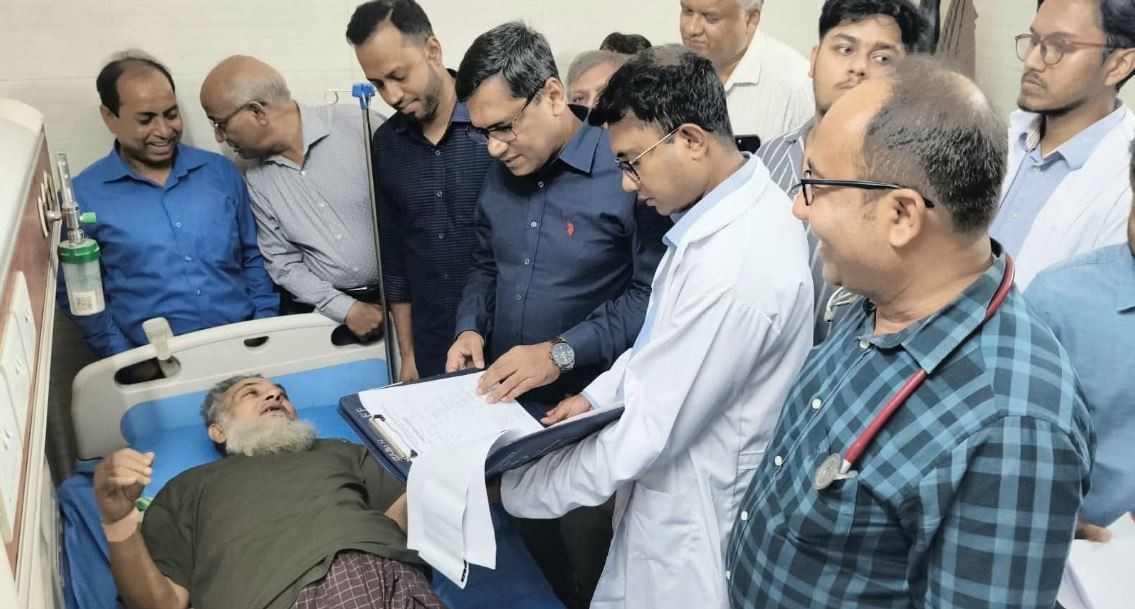 শহীদ মুগ্ধের বাবার চিকিৎসার খোঁজ নিলেন প্রধানমন্ত্রী