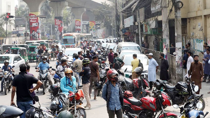 রাত থেকে গণপরিবহনে তেল নেওয়ার সীমাবদ্ধতা থাকছে না : সড়ক মন্ত্রী