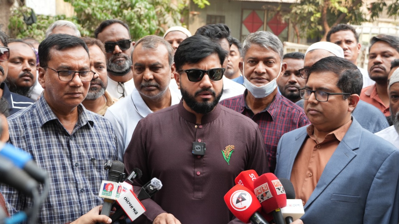 সড়কে অবৈধ দখল উচ্ছেদে ব্যবস্থা নেওয়া হবে : ইশরাক হোসেন