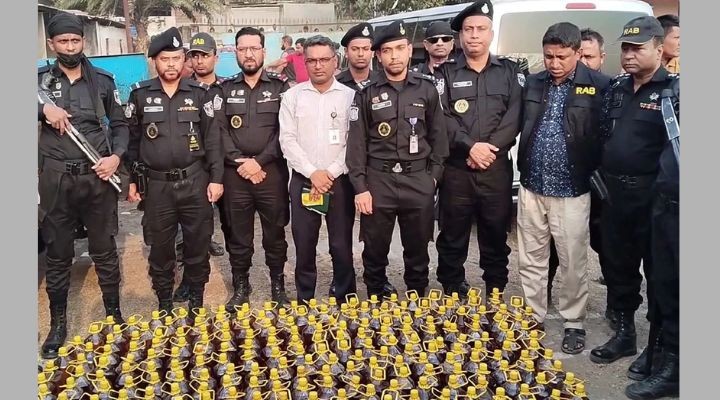 জামালপুরে পরিত্যক্ত রাইস মিলে অভিযান চালিয়ে টিসিবির ৭২২ বোতল তেল উদ্ধার