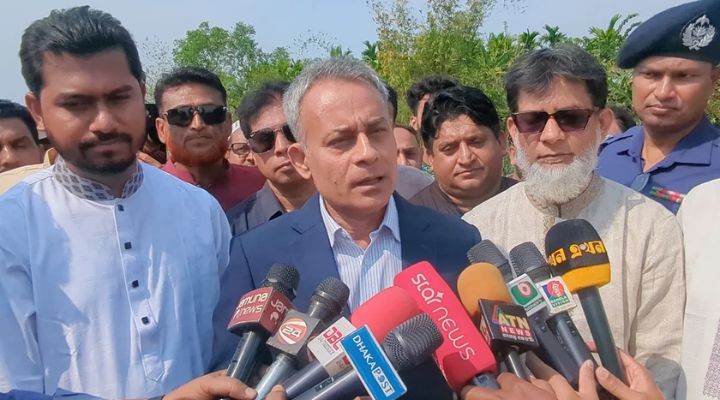 ঈদযাত্রা নির্বিঘ্ন করতে পাবলিক পরিবহনে পর্যাপ্ত তেল দেওয়া হচ্ছে  :শেখ রবিউল আলম