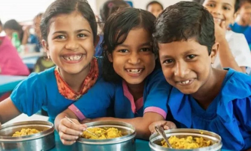 ‘মিড ডে মিল’ পর্যায়ক্রমে সব স্কুলে চালু হবে