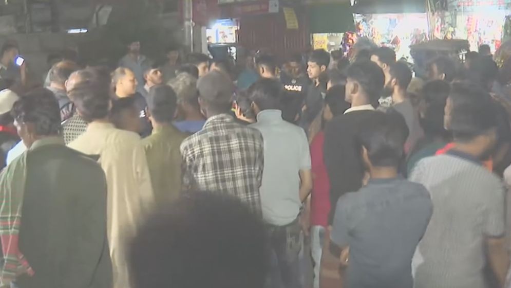 জেনেভা ক্যাম্পে অভিযান, আটক ৮