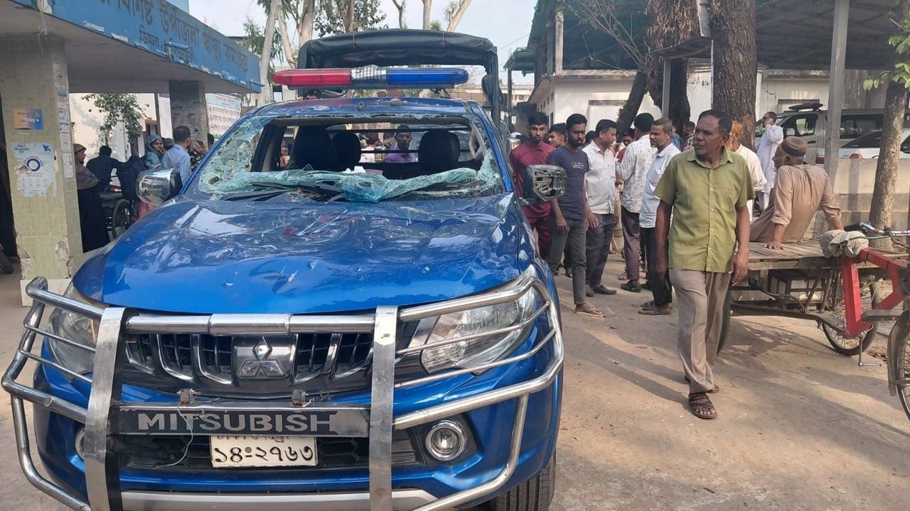 ডিমলায় তিস্তায় পাথর উত্তোলন বন্ধ করতে গিয়ে চেয়ারম্যানের ওপর হামলা, আহত ২০