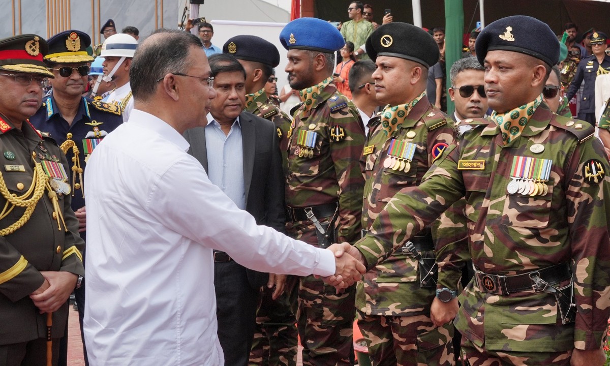 সশস্ত্র বাহিনীকে আরও শক্তিশালী করতে চাই: প্রধানমন্ত্রী