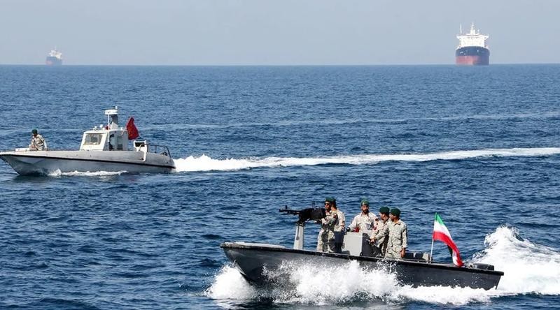 আমিরাত উপকূলে জাহাজে হামলা