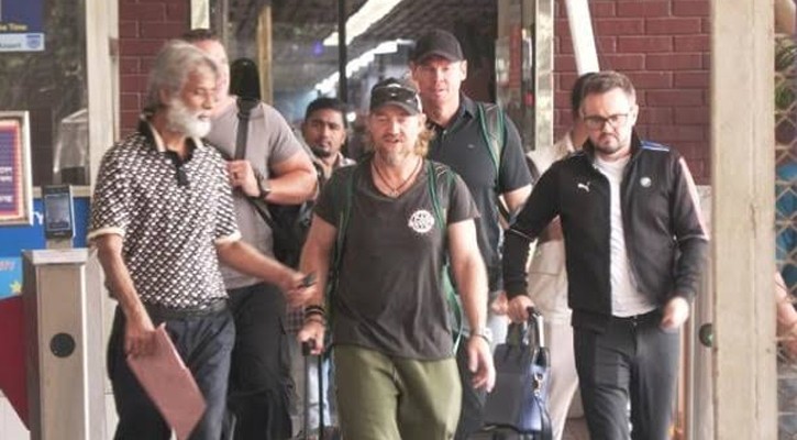 খেলোয়াড়দের  আগে ঢাকায় আসলেন পাকিস্তানের কোচিং স্টাফ