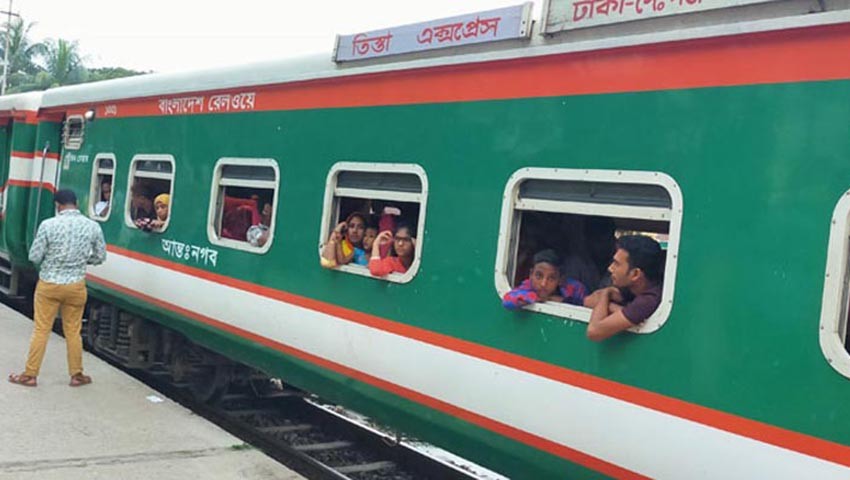 তিস্তা এক্সপ্রেসের ইঞ্জিন বিকল, দুই ঘণ্টা যাত্রীদের ভোগান্তি