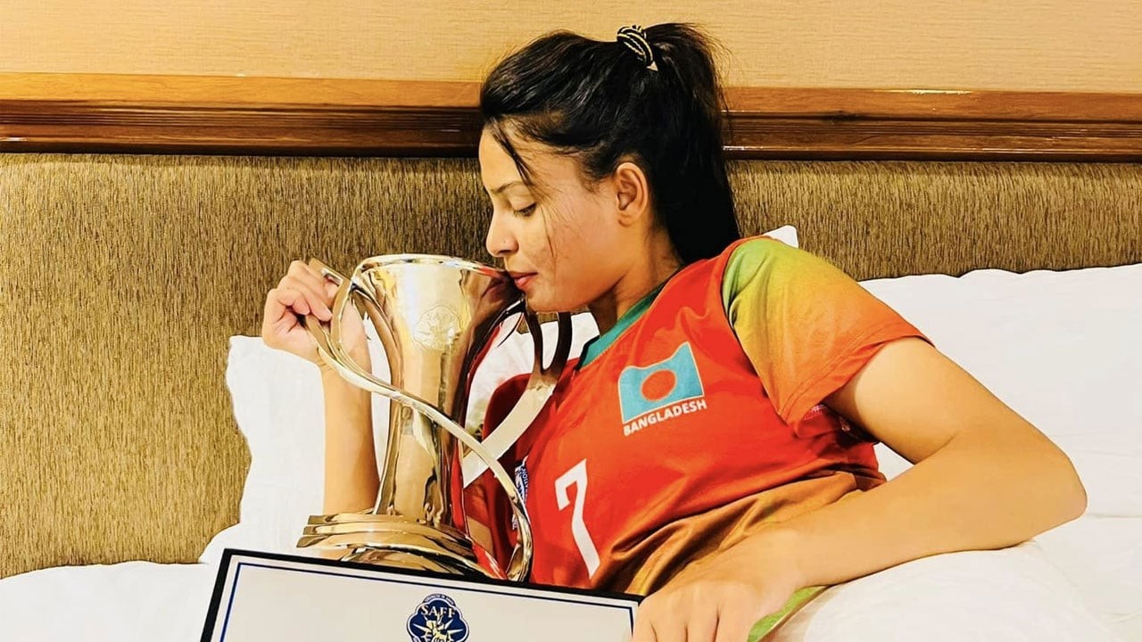 নেপালে খেলতে যাচ্ছেন বাংলাদেশি মিডফিল্ডার সানজিদা